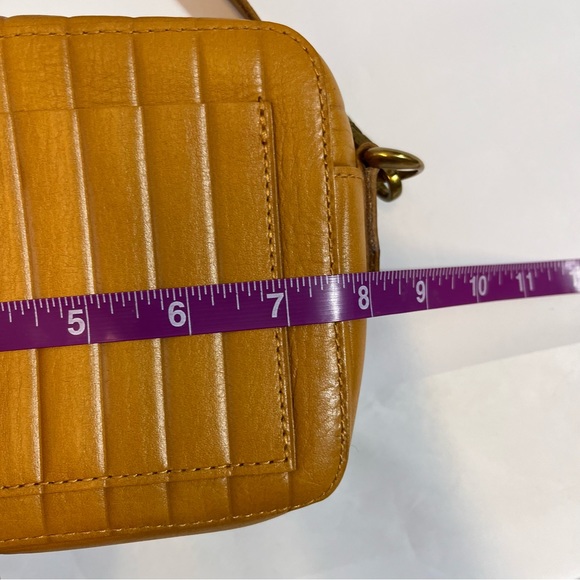 NEW Madewell The Transport Camera Bag: Bubble Pleat Edition!!! - Picture 6 of 7